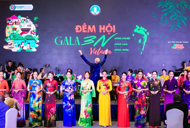 ‘Đêm hội 3N’: Sự kết hợp ấn tượng âm nhạc-áo dài của NTK Đỗ Trịnh Hoài Nam